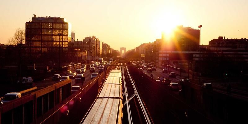 狗狗户外运动装备全攻略：从防水项圈到便携水壶的选购与评测