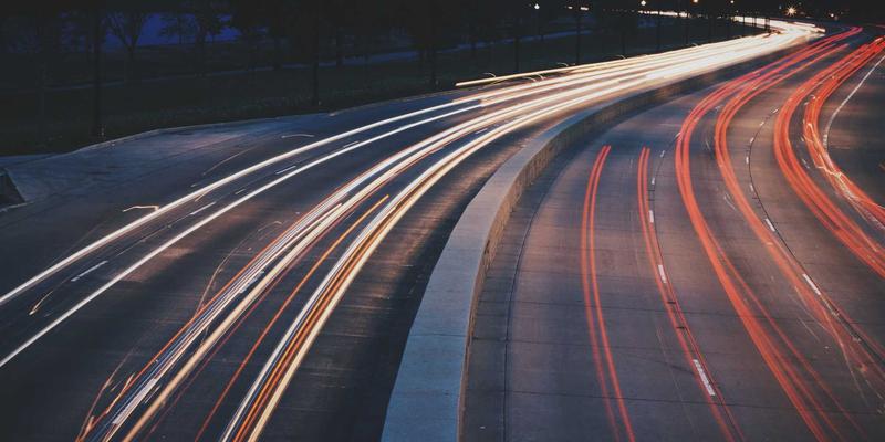 科学养宠指南：从狗粮玩具到行为训练，响片、定位器、止吠器的正确使用